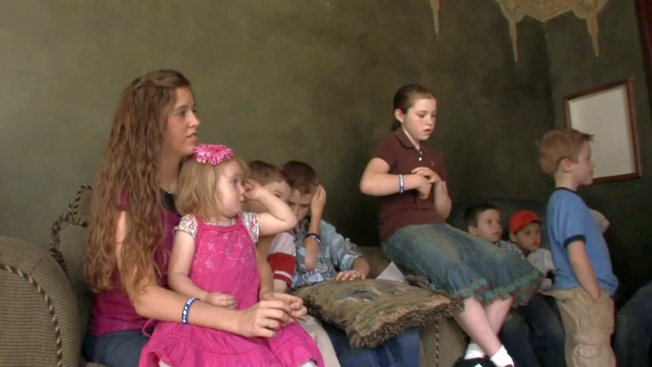 Shiny Happy People: Duggar Family Secrets tập 3 cảnh 2