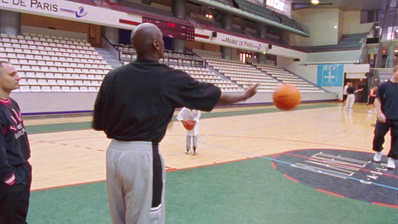 Michael Jordan: Mùa giải cuối cùng tập 1 cảnh 3