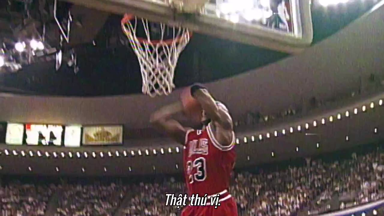 Michael Jordan: Mùa giải cuối cùng tập 8 cảnh 2
