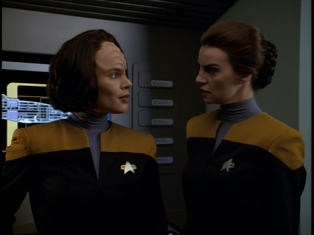 Star Trek: Voyager (Phần 1) tập 10 cảnh 2