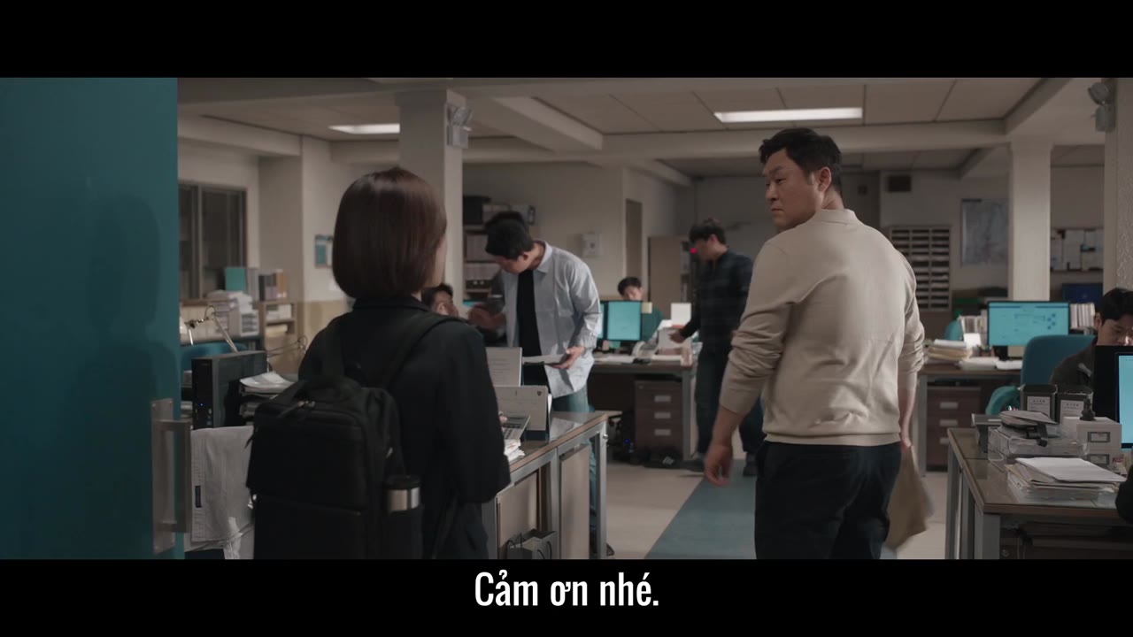 Nghi Phạm Cận Kề - cảnh 2