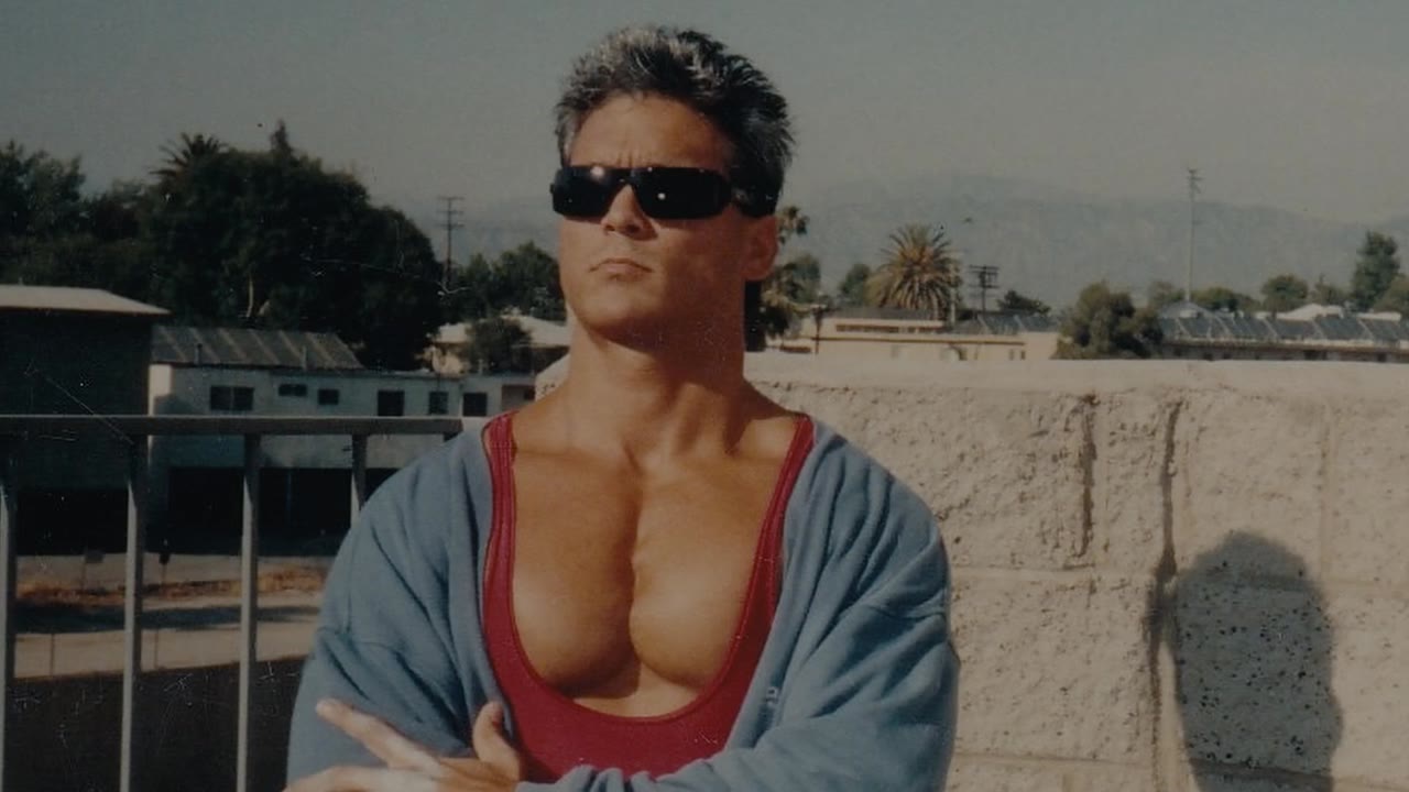 Cơ bắp và bê bối: Câu chuyện của American Gladiators tập 1 cảnh 3