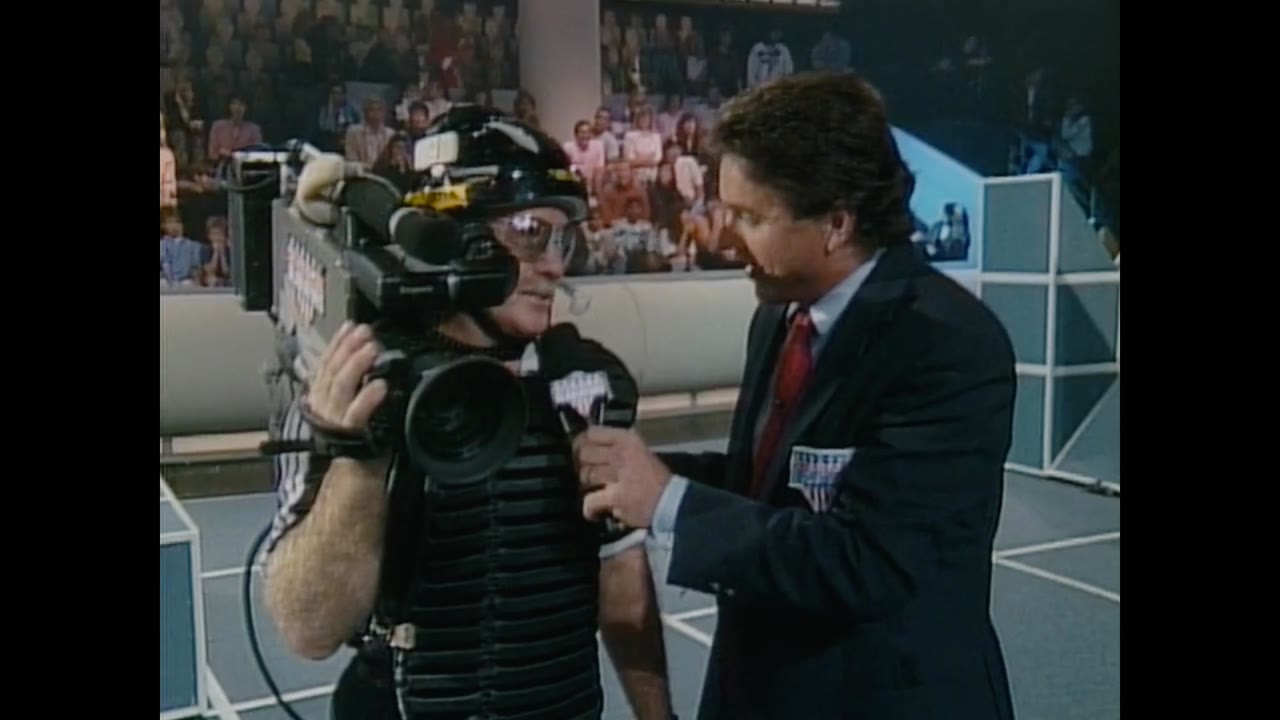 Cơ bắp và bê bối: Câu chuyện của American Gladiators tập 2 cảnh 2