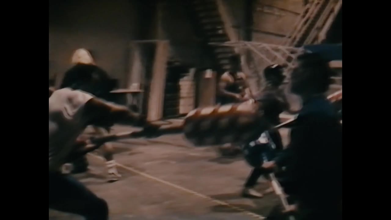 Cơ bắp và bê bối: Câu chuyện của American Gladiators tập 2 cảnh 3