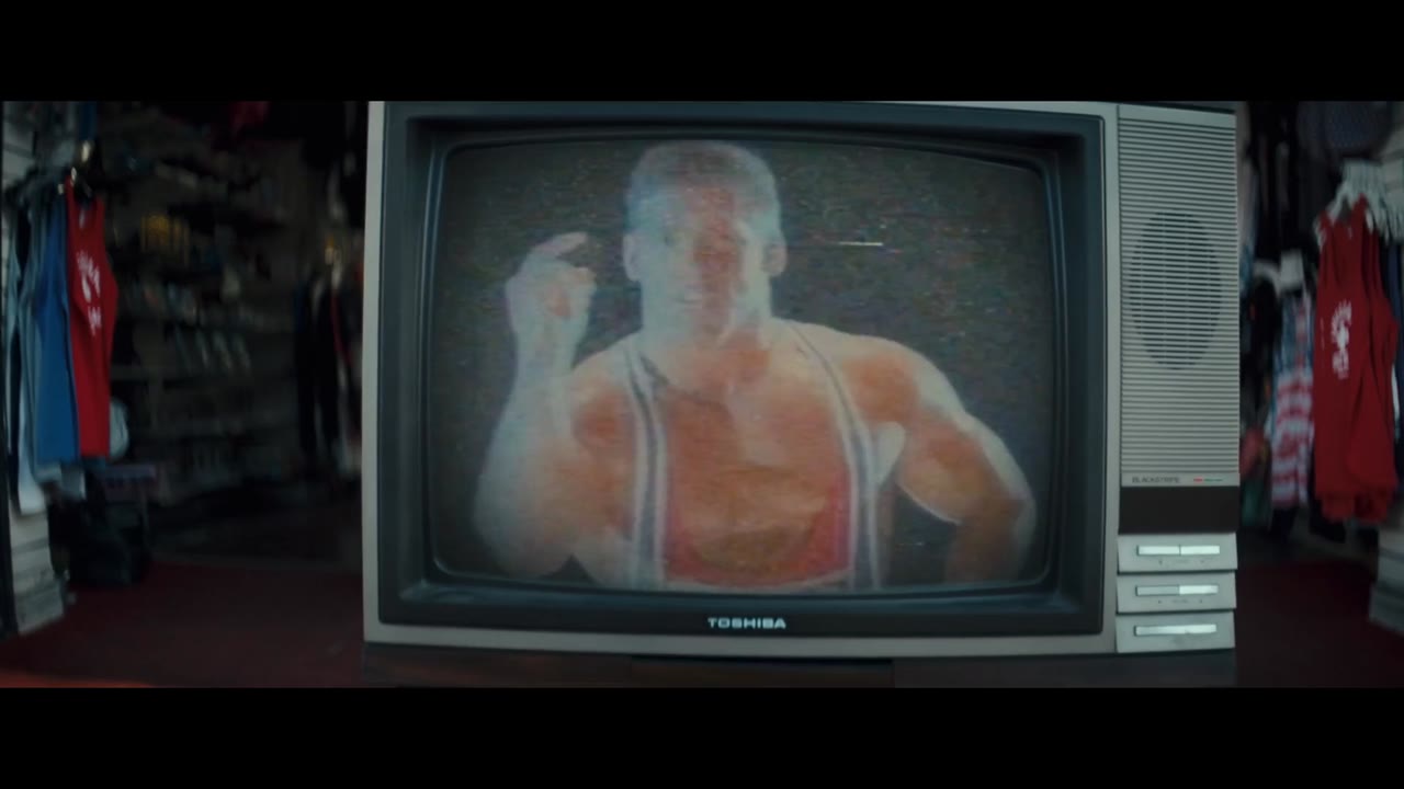 Cơ bắp và bê bối: Câu chuyện của American Gladiators tập 4 cảnh 3