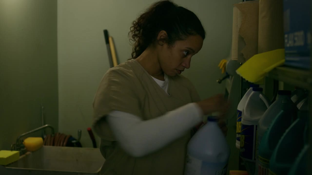 Trại Giam Kiểu Mỹ (Phần 7) tập 4 cảnh 2