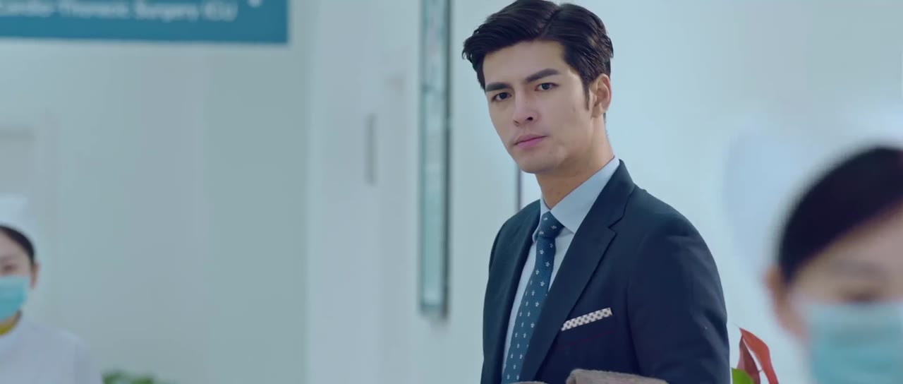 Người đàn ông kì quái trong nhà tập 11
