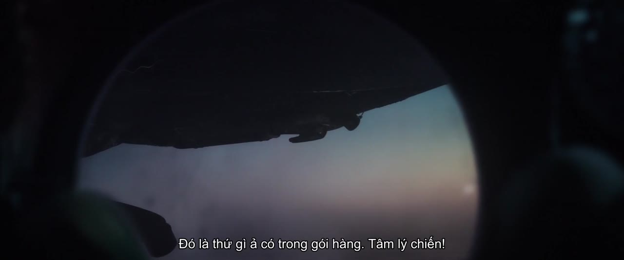 Shadow In The Cloud tập 1 cảnh 2