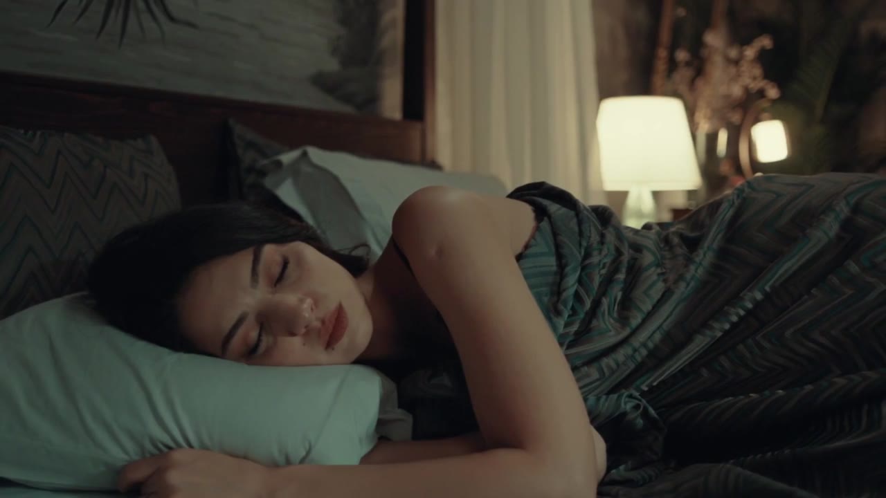 Cạm Bẫy Hoa Hồng - cảnh 3