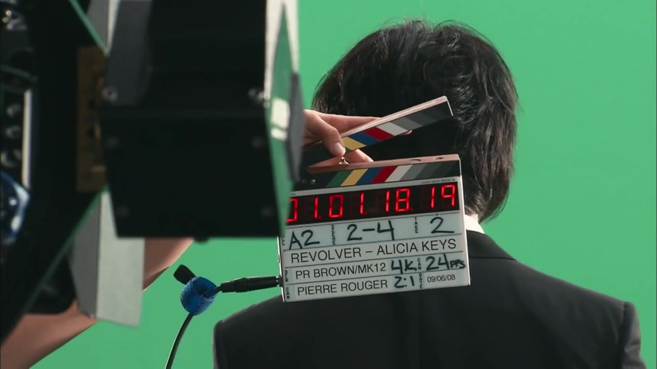 The Sound of 007 tập 1 cảnh 3