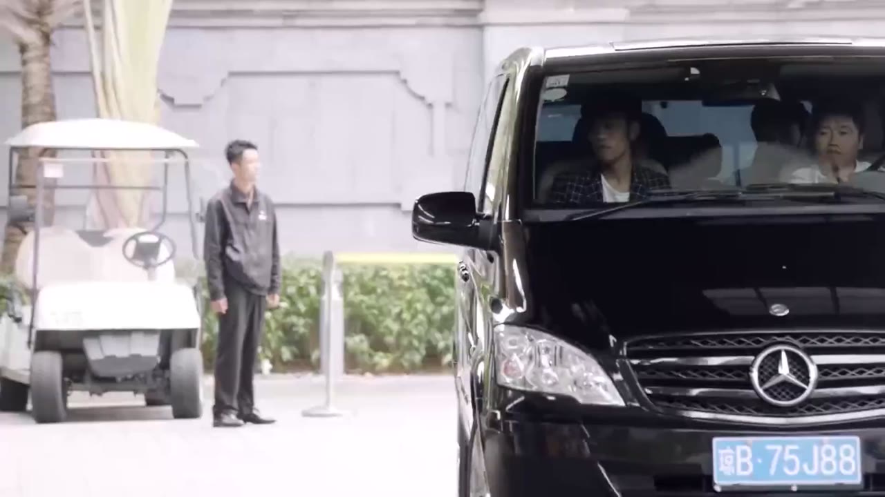 Tiên Sinh Bơi Lội tập 4 cảnh 2