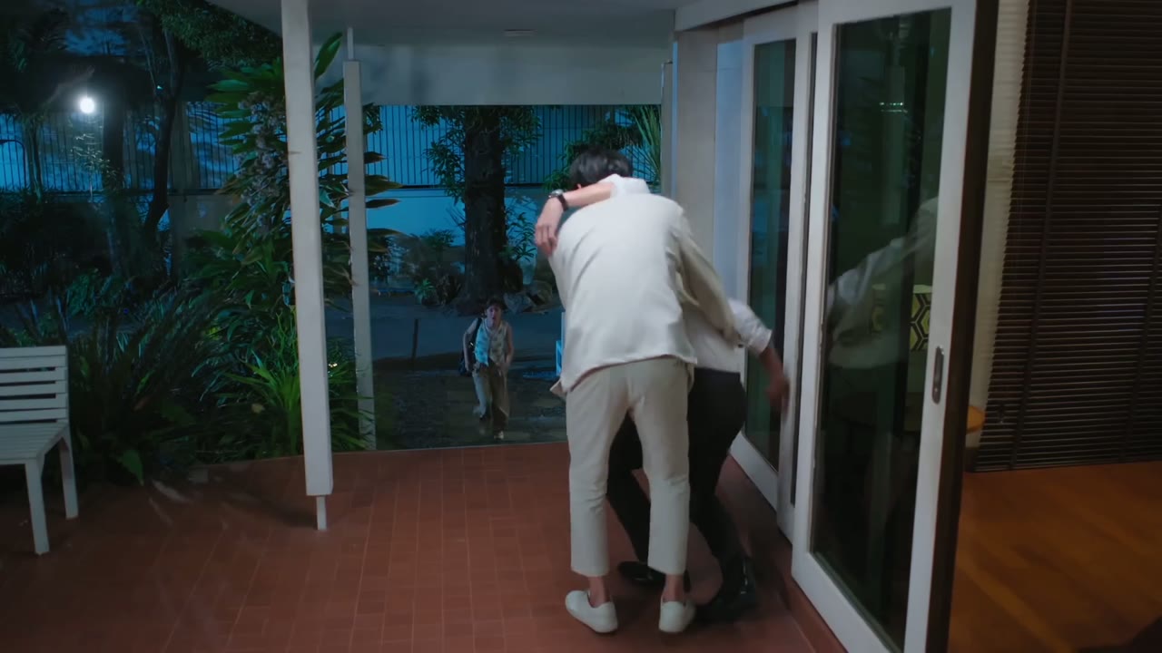 Money, My Love tập 13 cảnh 2