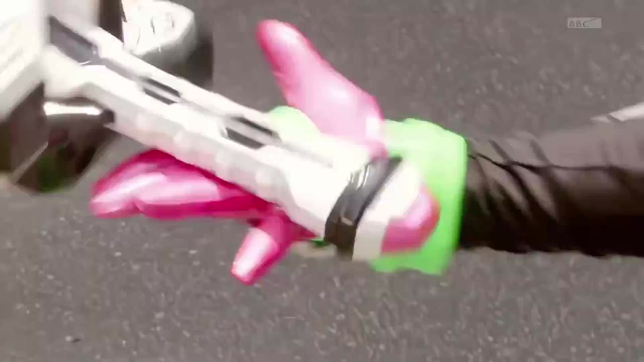 Siêu Nhân Ex-Aid tập 1 cảnh 3