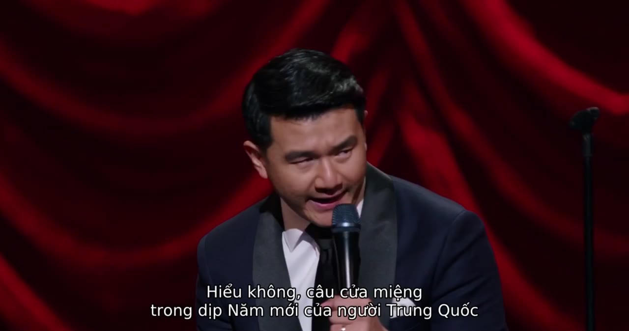 Ronny Chieng: Asian Comedian Destroys America! tập 1 cảnh 2