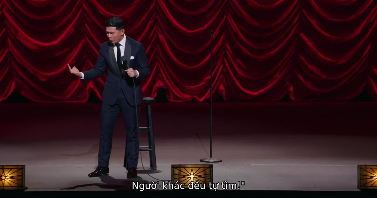 Ronny Chieng: Asian Comedian Destroys America! tập 1 cảnh 3