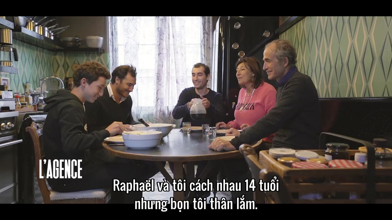 Công ty gia đình: Bất động sản hạng sang (Phần 1) - cảnh 2