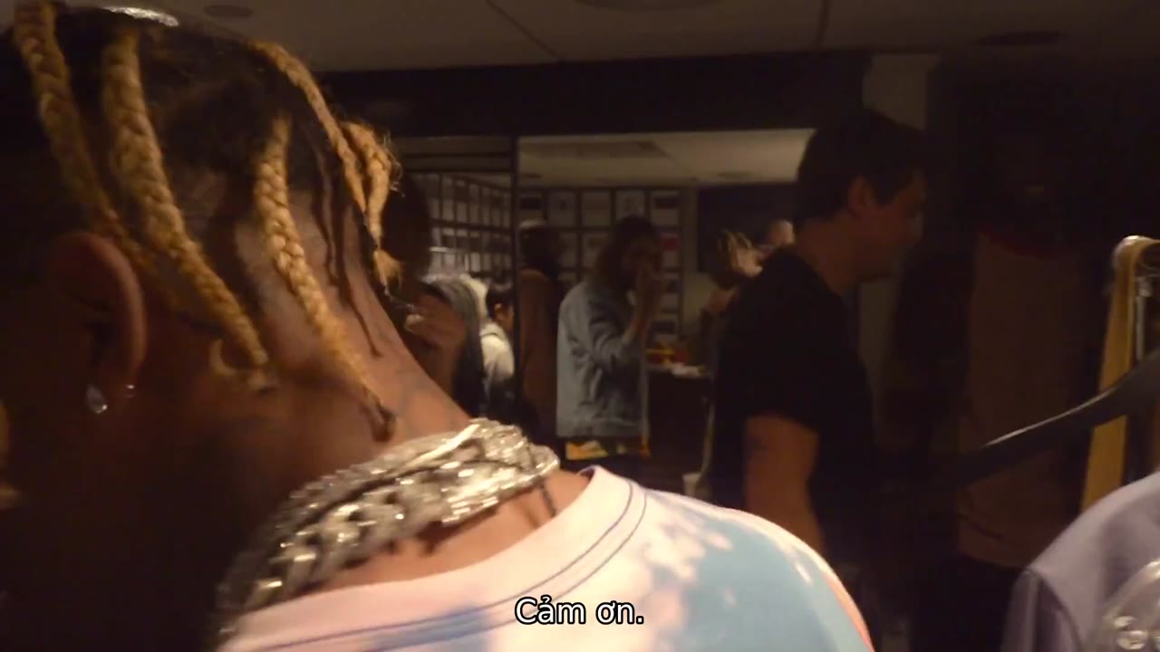 Travis Scott: Mẹ nhìn xem, con bay được này tập 1 cảnh 2