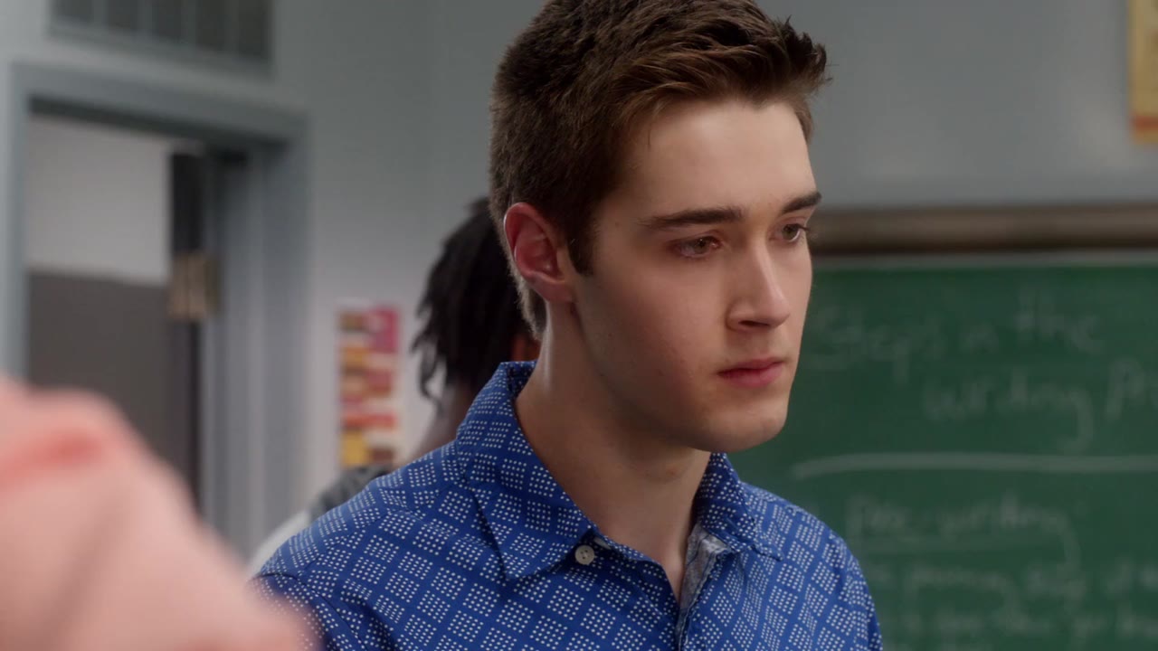Trường Degrassi: Lớp Kế Tiếp (Phần 4) tập 3 cảnh 3