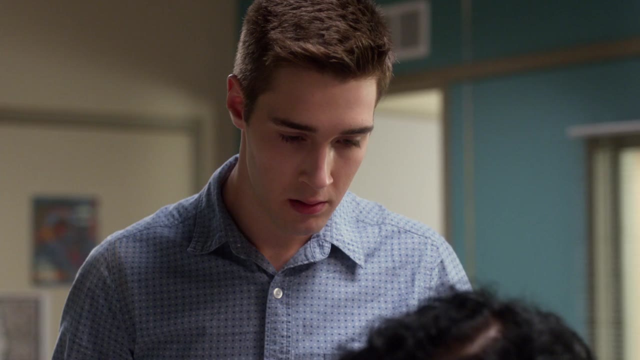 Trường Degrassi: Lớp Kế Tiếp (Phần 4) tập 8 cảnh 2