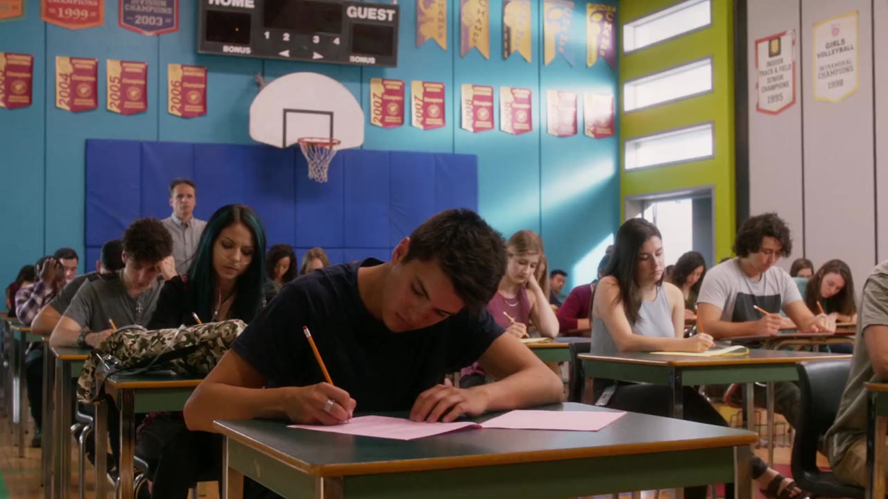 Trường Degrassi: Lớp Kế Tiếp (Phần 4) tập 9
