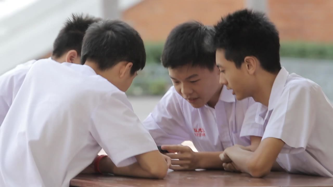 Tuổi Nổi Loạn (Phần 1) tập 12 cảnh 3