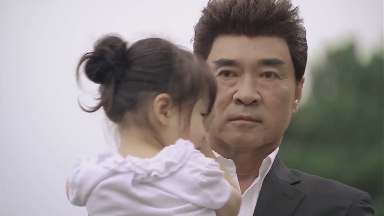 Nữ Hoàng Tháng Năm - cảnh 2