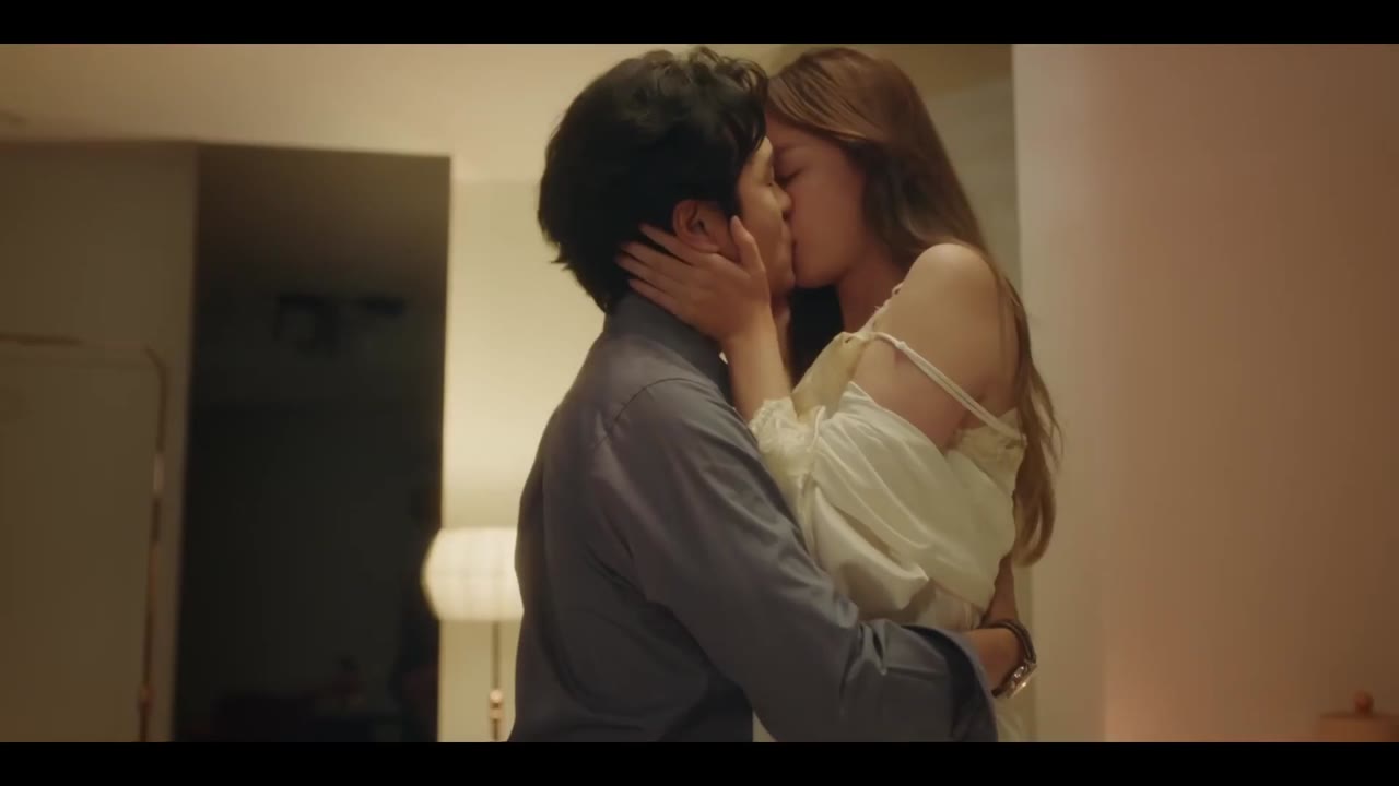 Phía Sau Khung Cửa Sổ - cảnh 2