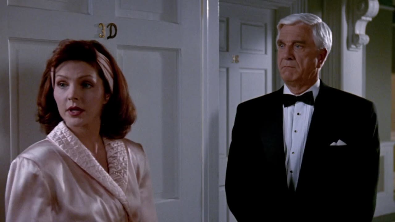 The Naked Gun 2 1/2: The Smell Of Fear - cảnh 2