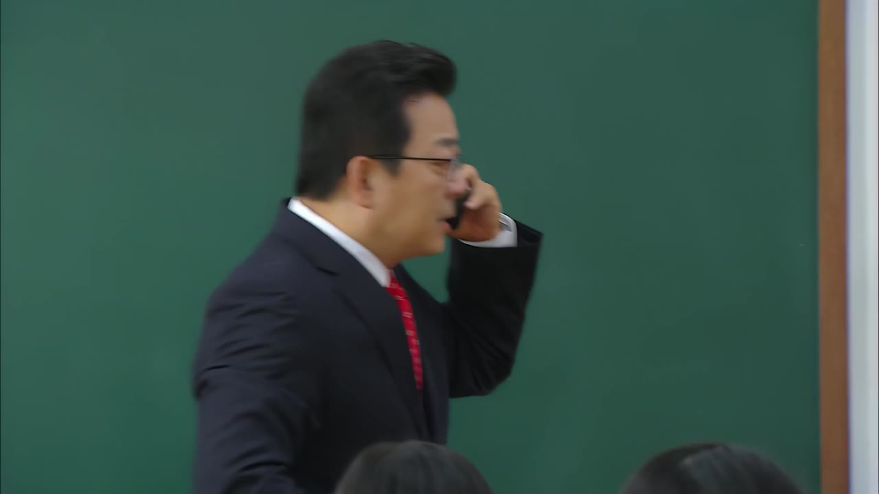 Nữ Hoàng Lớp Học tập 23