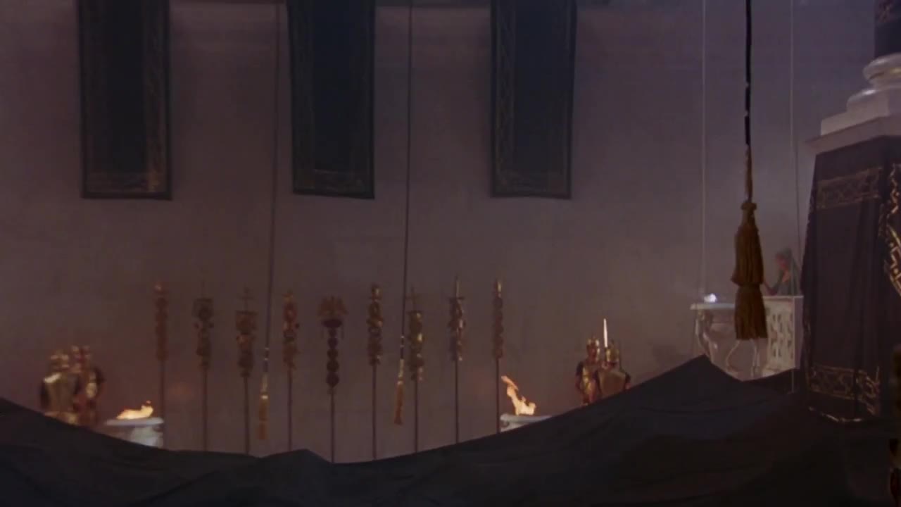 Bạo Chúa Caligula - cảnh 3