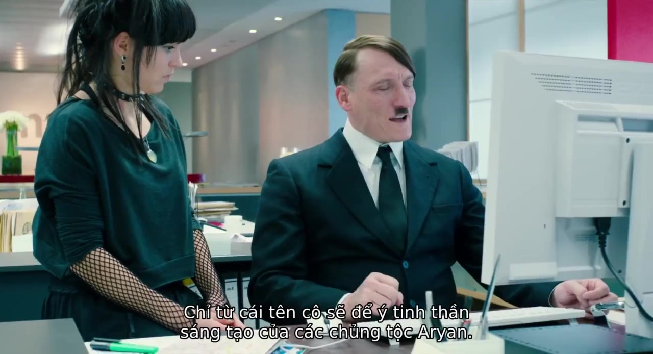 Hitler Trở Về tập 1 cảnh 2