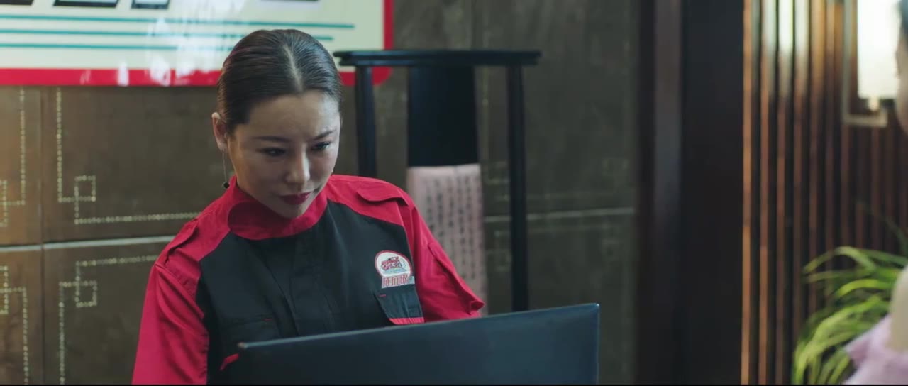Bay Qua Tường tập 1 cảnh 2