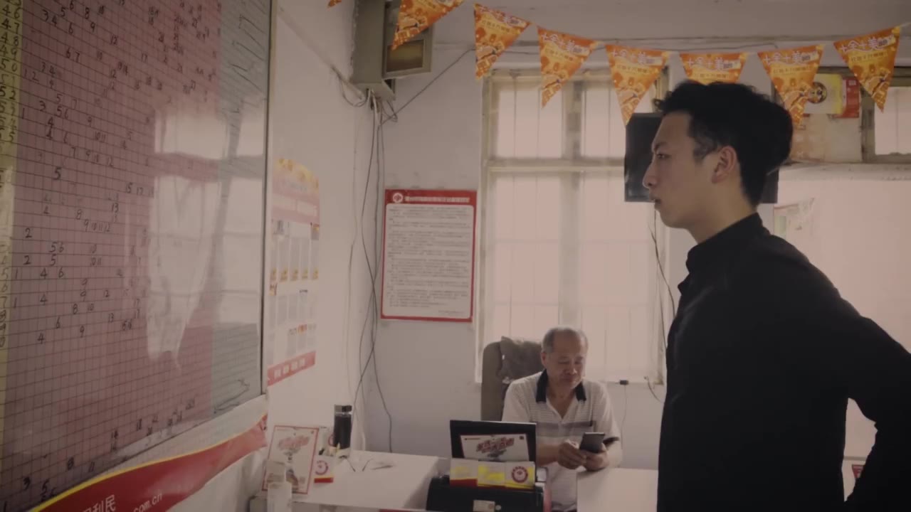 Cái Bóng Trong Một Nhà Máy Cũ tập 1 cảnh 2