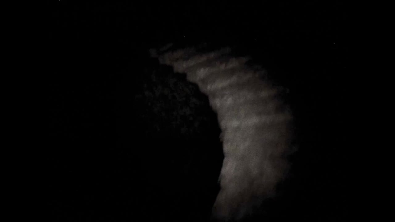 Man Finds Tape tập 1 cảnh 3