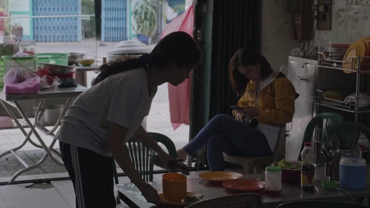 CO GAI DEN TU DAK LAK - cảnh 2