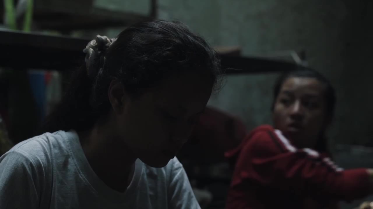 CO GAI DEN TU DAK LAK - cảnh 3