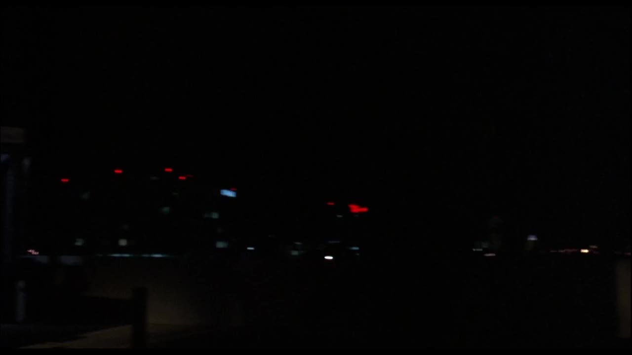 Những Kẻ Đột Nhập - cảnh 1