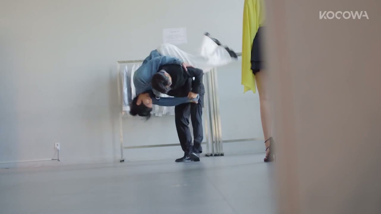 Vòng Xoáy Giả Tạo tập 13