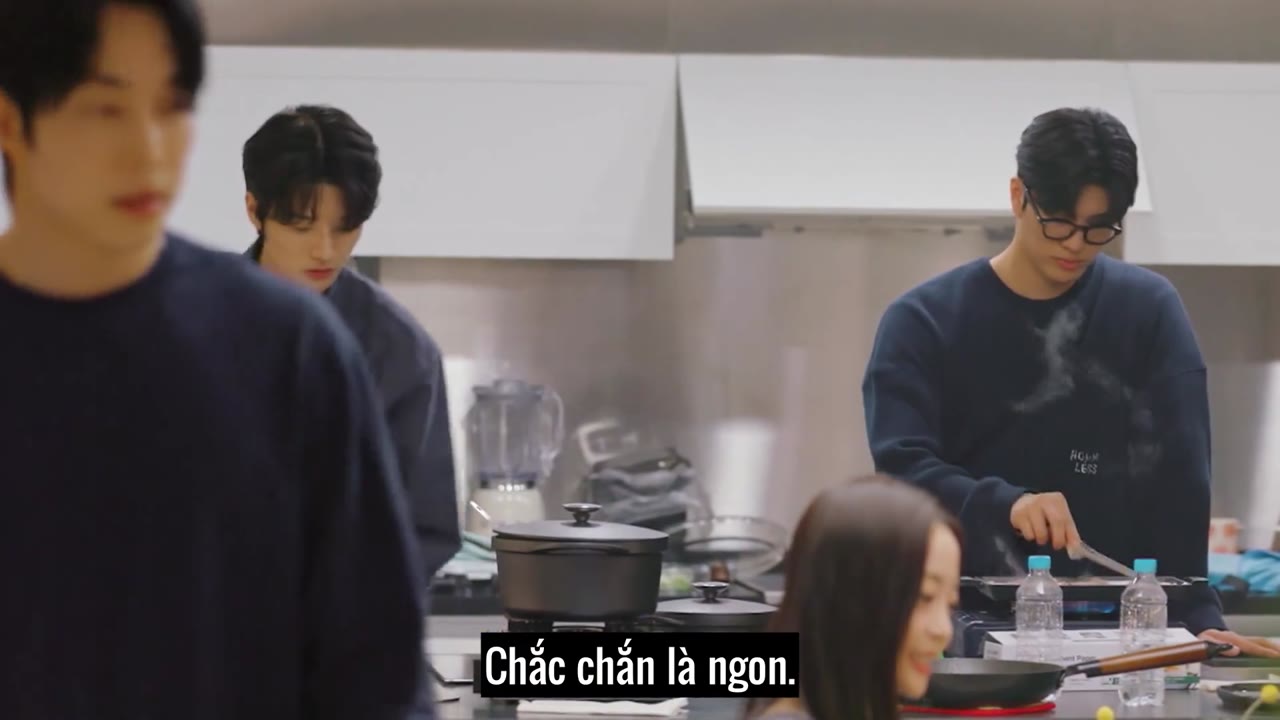 Transit Love Mùa 2 tập 1 cảnh 2