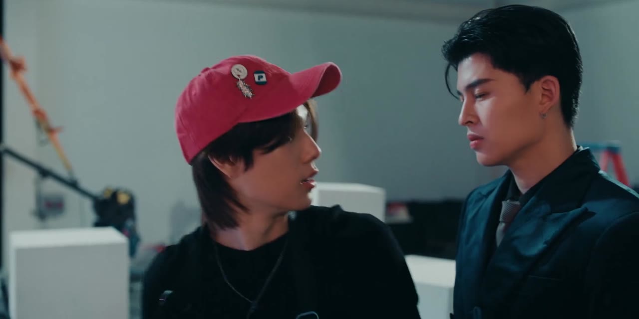 Me and Thee: Tỉnh Táo Nào, Ngài Thee tập 1 cảnh 3