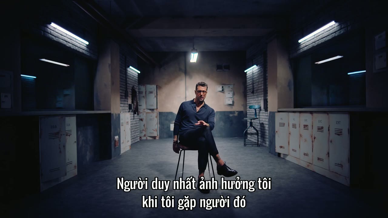 Fabrizio Corona: Vua Paparazzi tập 1 cảnh 2