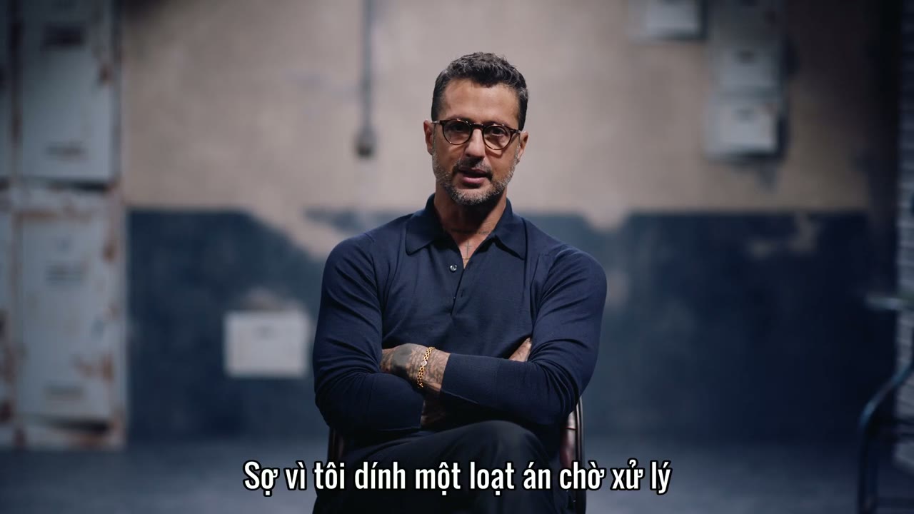 Fabrizio Corona: Vua Paparazzi tập 4 cảnh 2