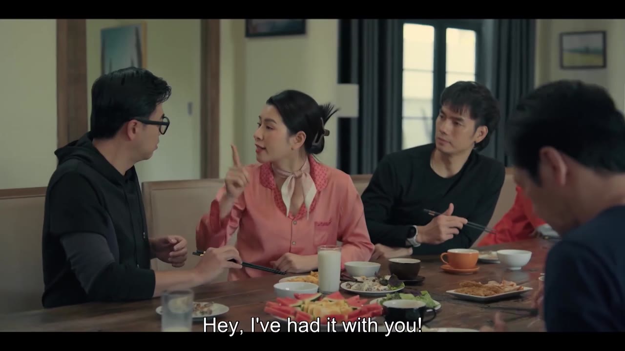 Nhà Mình Lạ Lắm tập 5 cảnh 3