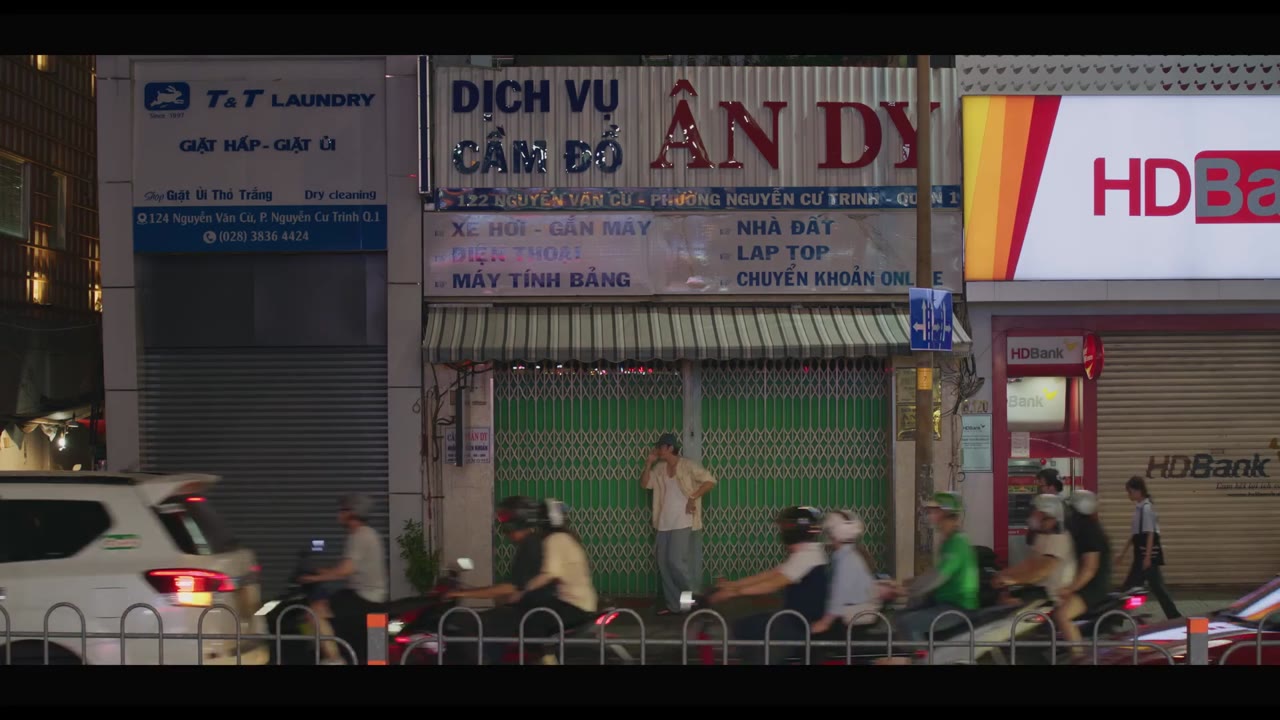 Tay Anh Giữ Một Vì Sao - cảnh 1