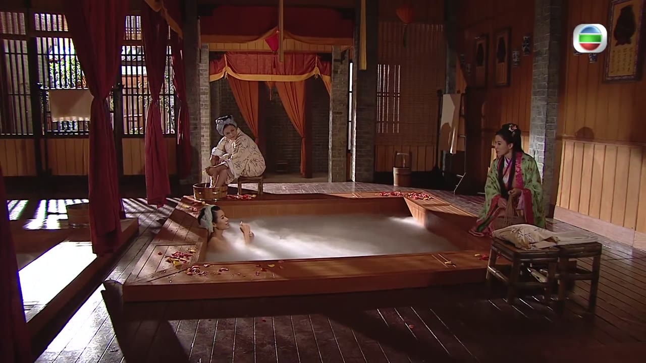 Bà Xã Cát Tường - cảnh 3
