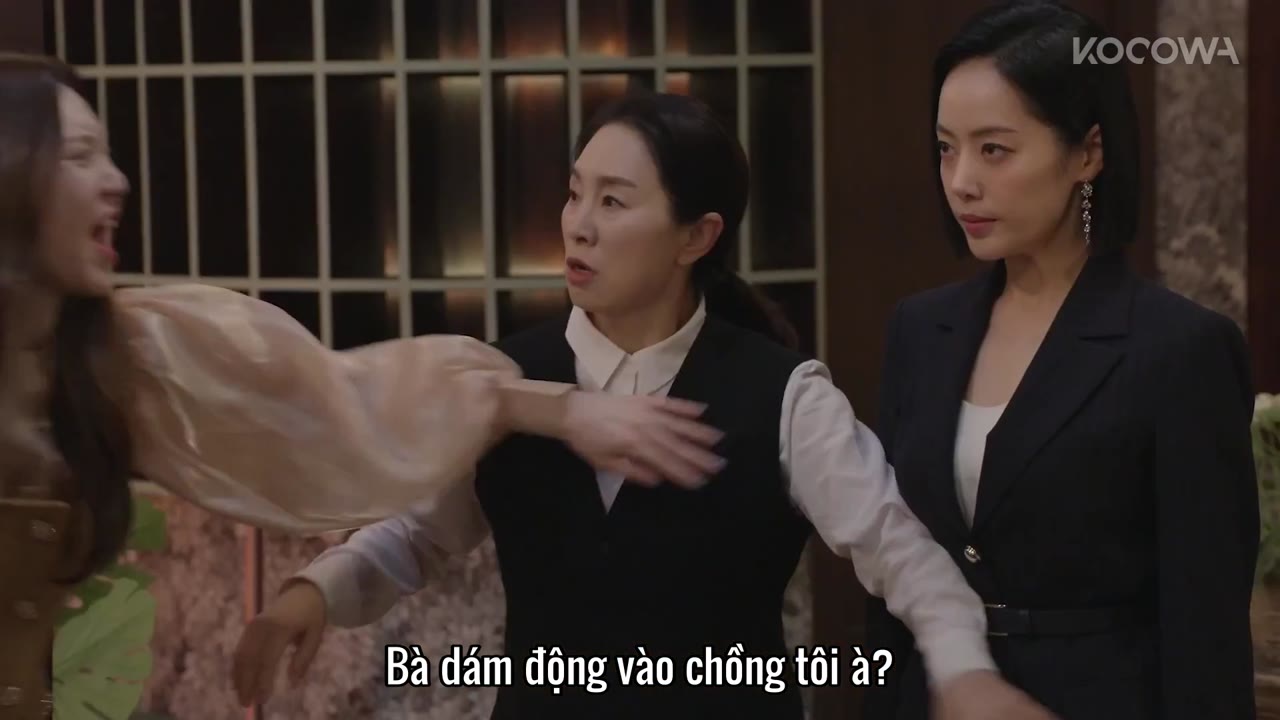 Người Phụ Nữ Nuốt Chửng Mặt Trời tập 97 cảnh 2