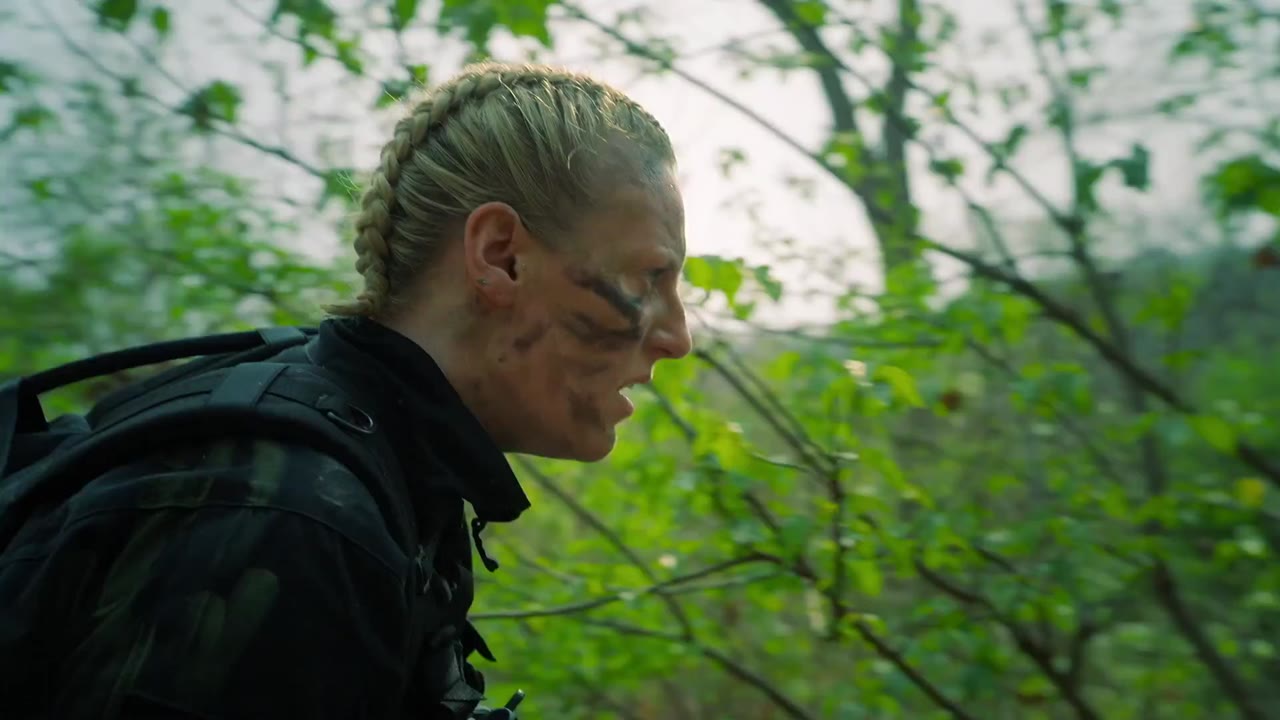 Bear Grylls săn người nổi tiếng - cảnh 3