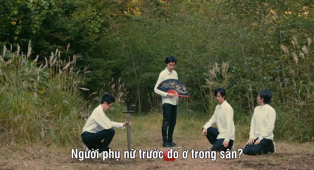 Người Phụ Nữ Ướt Dưới Gió - cảnh 2