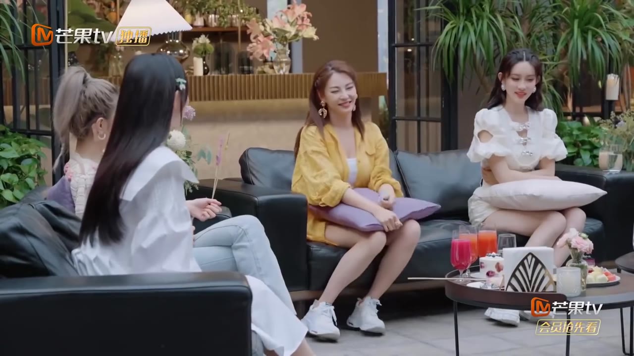 Tình Yêu Của Con Gái SS4 - cảnh 2