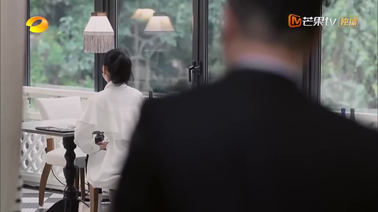 Bình Tĩnh Mà Yêu - cảnh 2